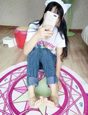 女童在母亲偷情时哭闹被打残_剧情片免费在线观看